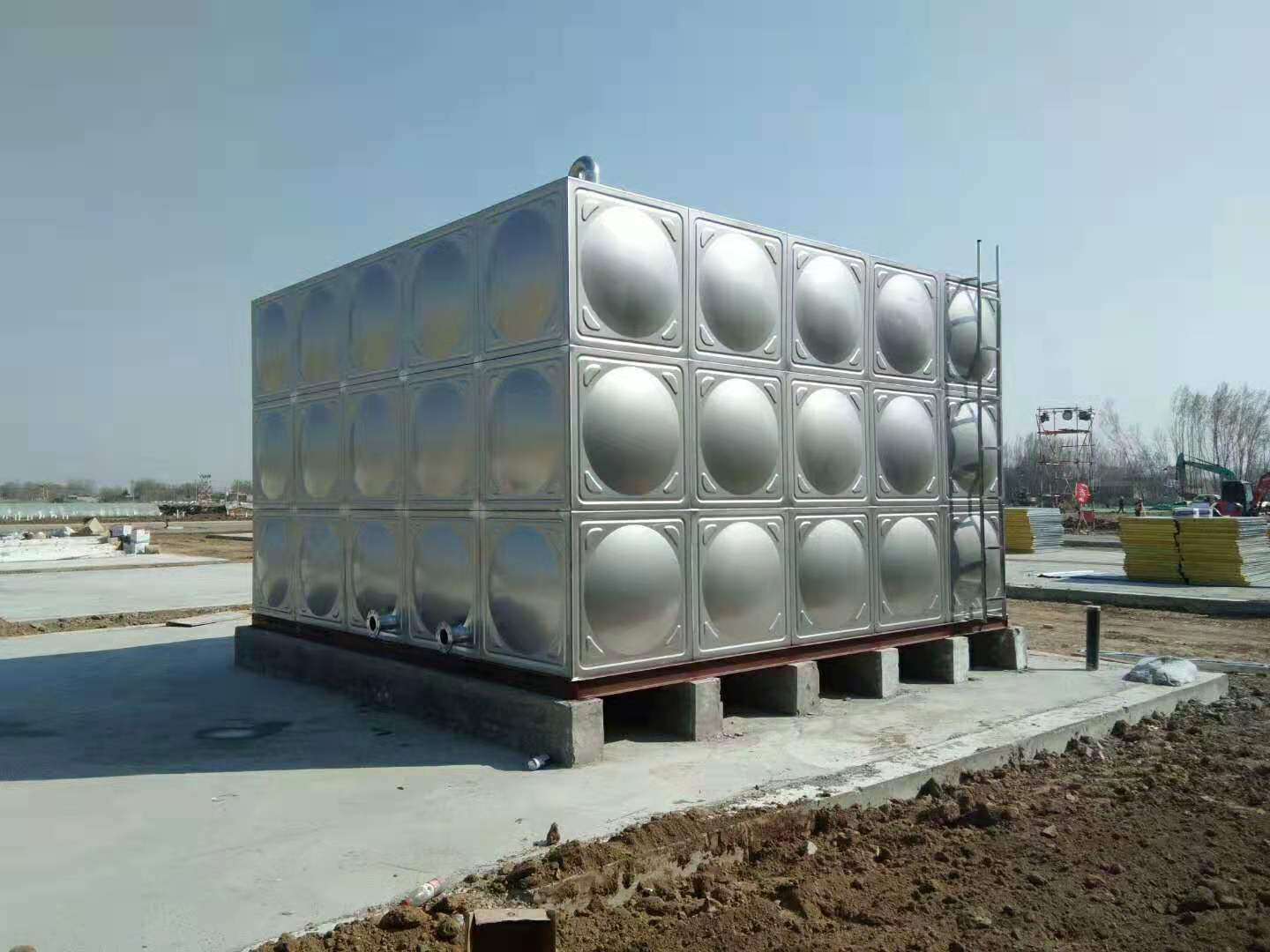 STAINLESS STEEL WATER TANK